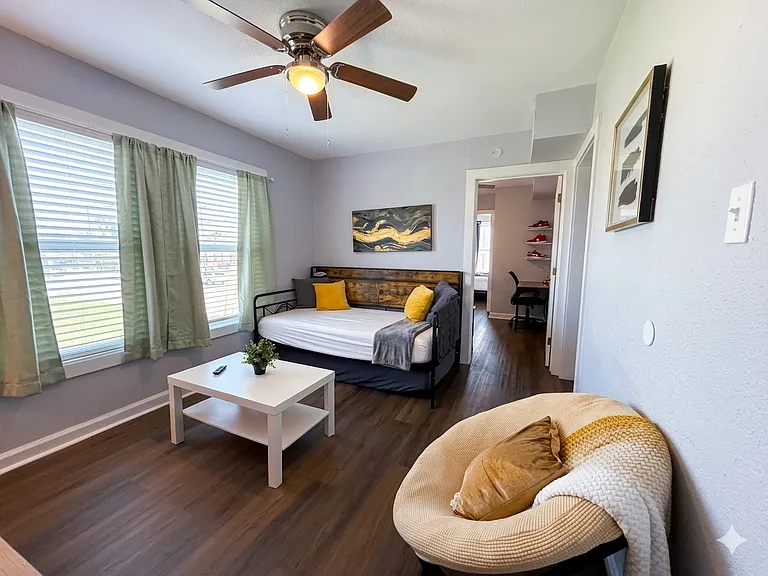 1116 Morgan Ave #201 — Photo 1
