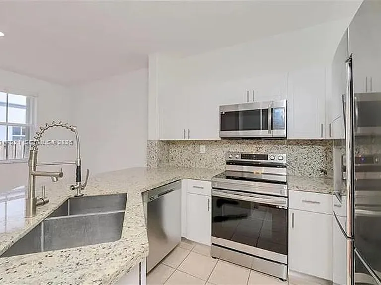 7772 NW 114th Pl — Photo 18
