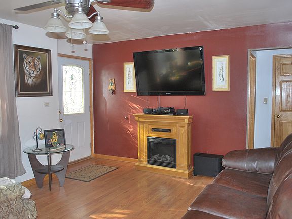 3rd image of 9208 Robinson Ave