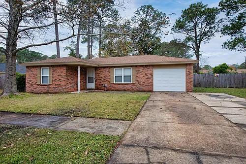 823 Meadow Ln Photo 1