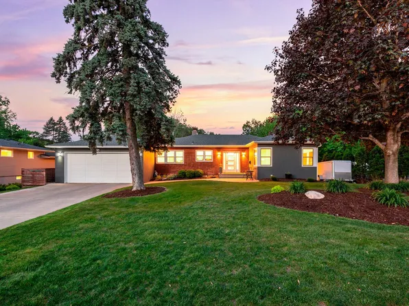 2101 Regent Ave N, Golden Valley, MN 55422