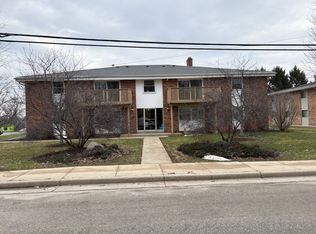 310 Hill St APT 5, Hartland, WI