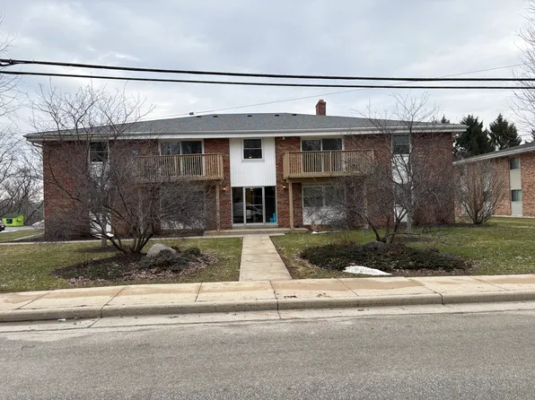 310 Hill St APT 5, Hartland, WI 53029