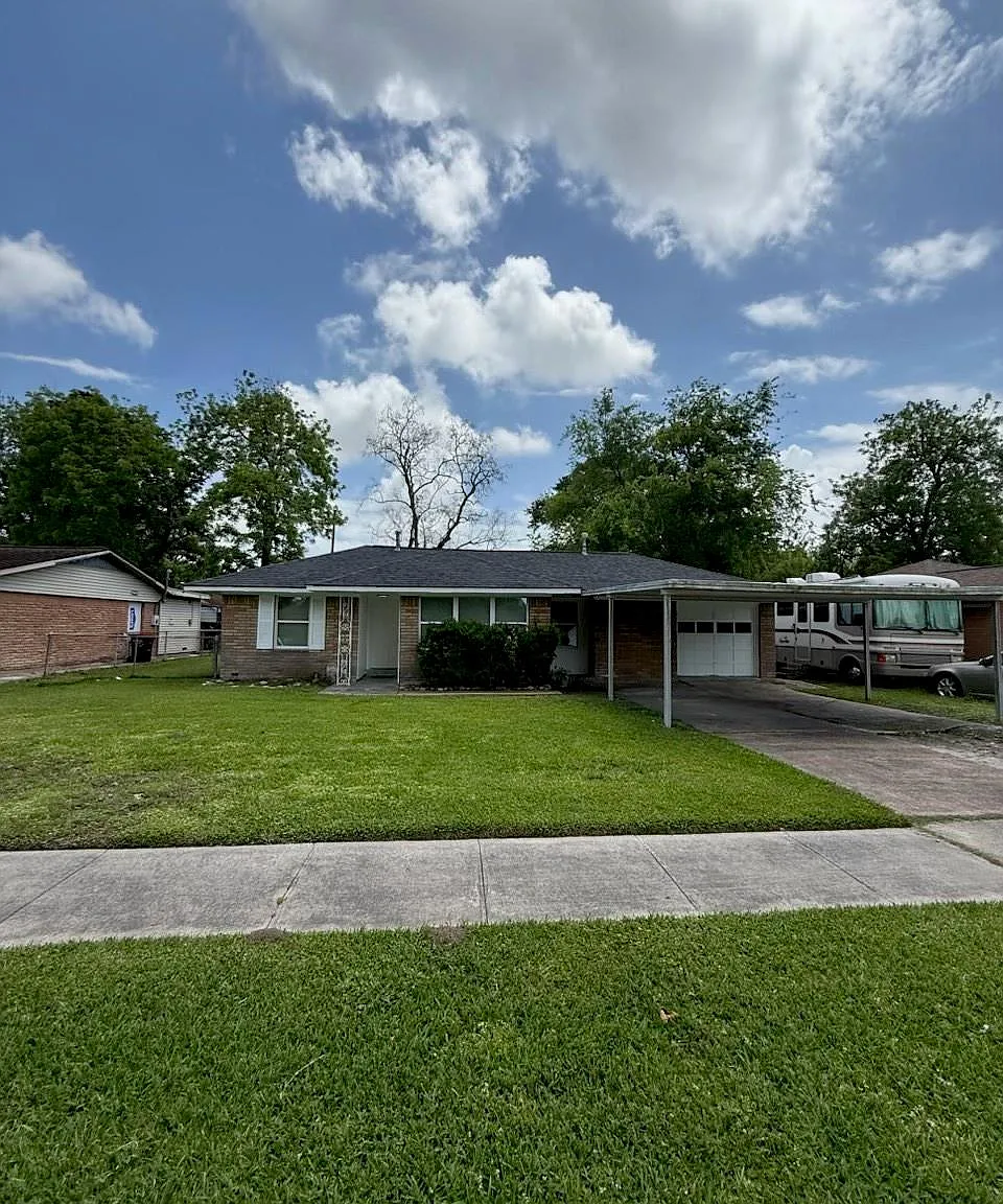 3 bed, 1.5 bath, 1377 sqft, $1,850 — Photo 1