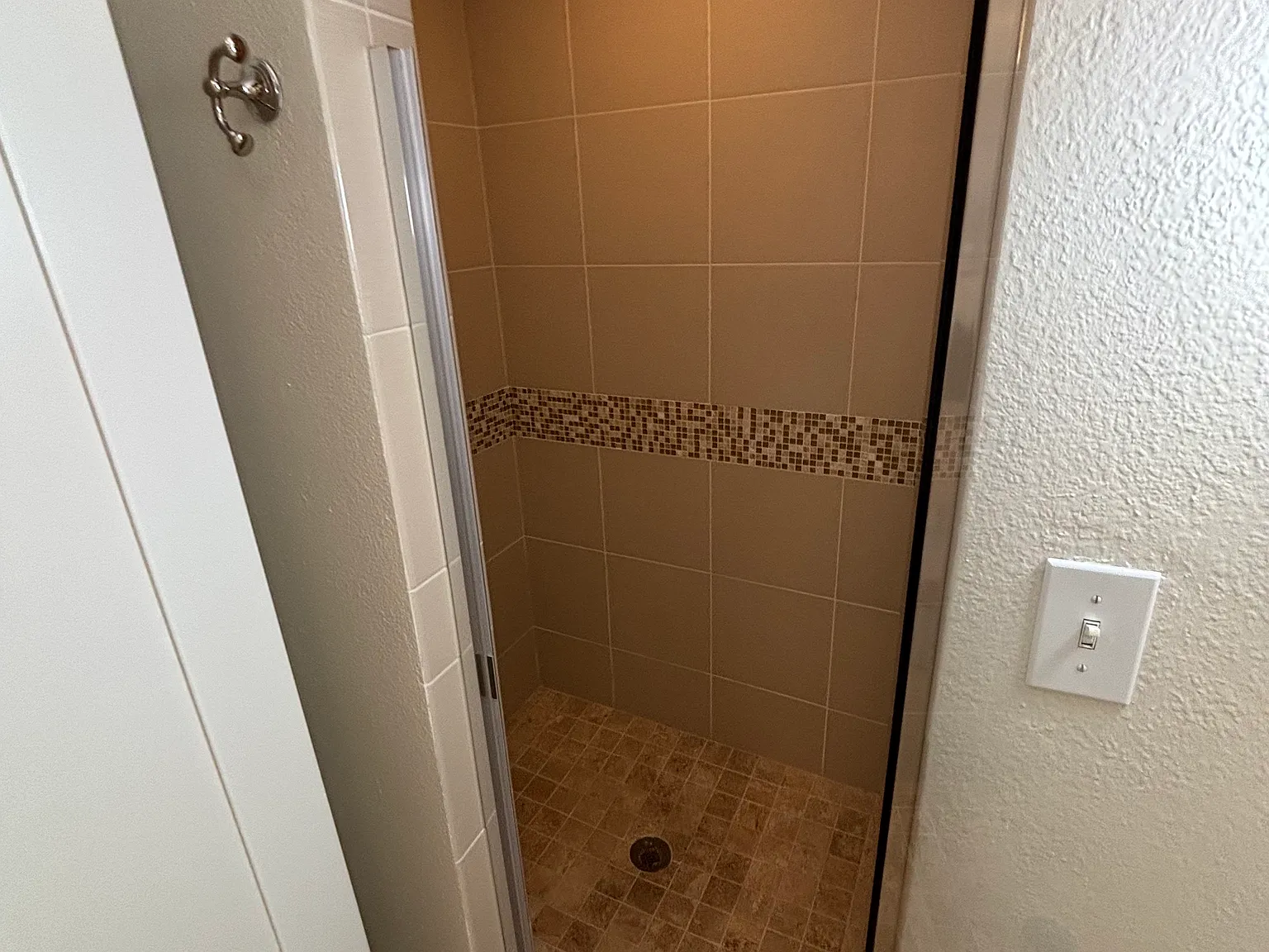 1 bed, 1300 sqft, $1,600 — Photo 2