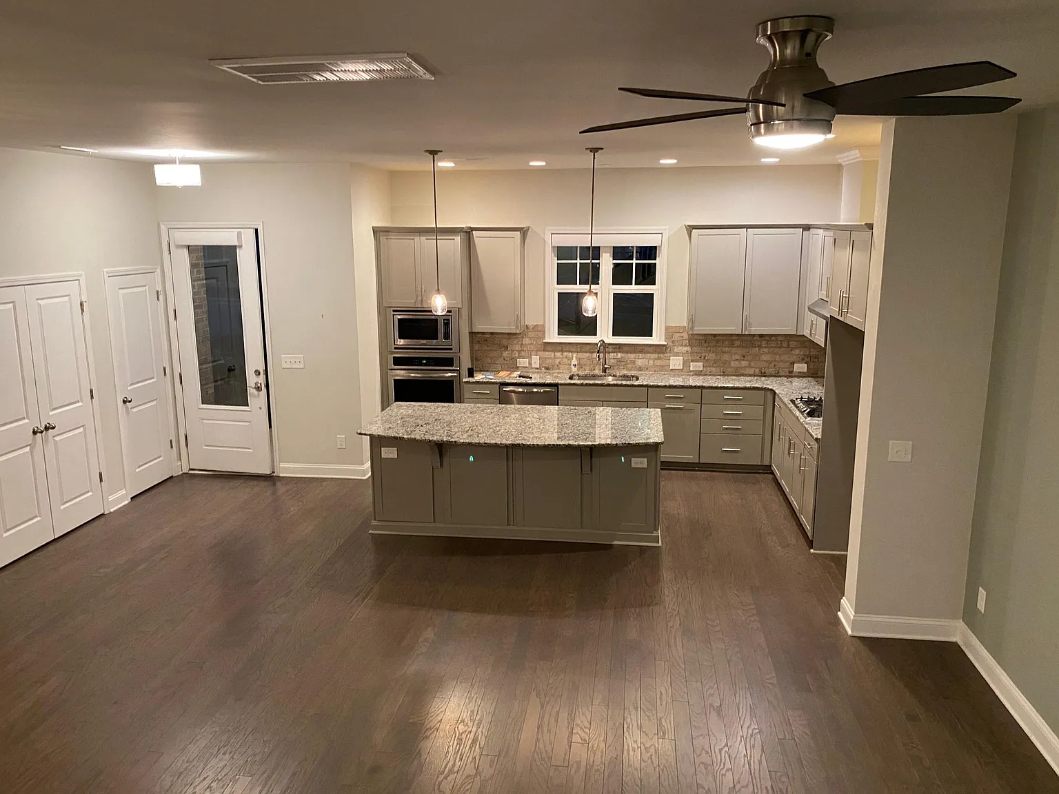 7550 Waverly Walk Ave — Photo 2