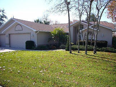Warm & inviting 3/2/3 pool home in Pristine Place