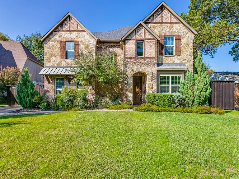3535 Flaxley Dr — Photo 1