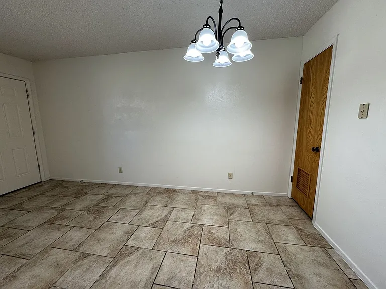 2211 Cascade Drive — Photo 6