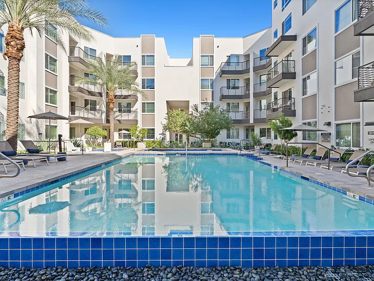 Axis Camelback — Photo 24