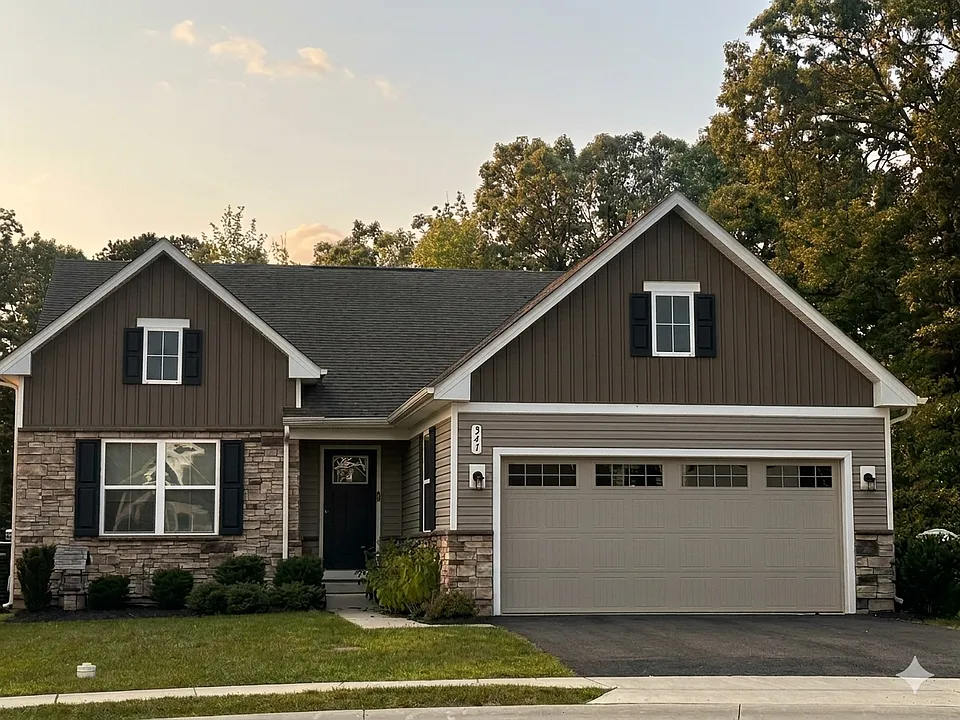 347 W Calvert Xing