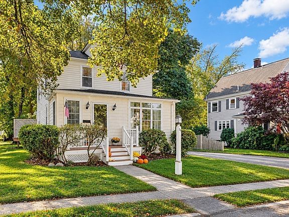 4th image of 54 Riverside Pl