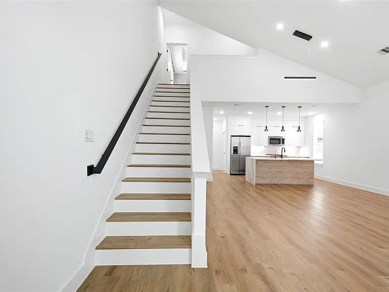 1307 Bayou St #B — Photo 15