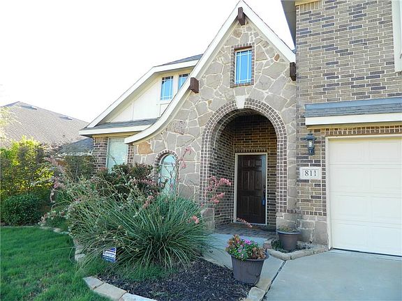 3rd image of 811 Silverthorne Dr