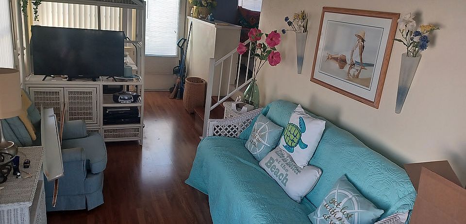 1st image of 303 Cielo St