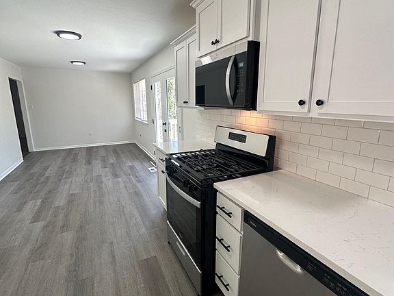 4th image of 4700 N Vine St