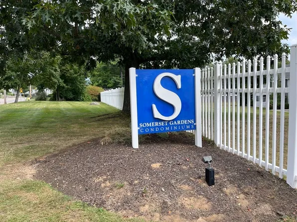450 Somerset Ave APT 102, Taunton, MA 02780