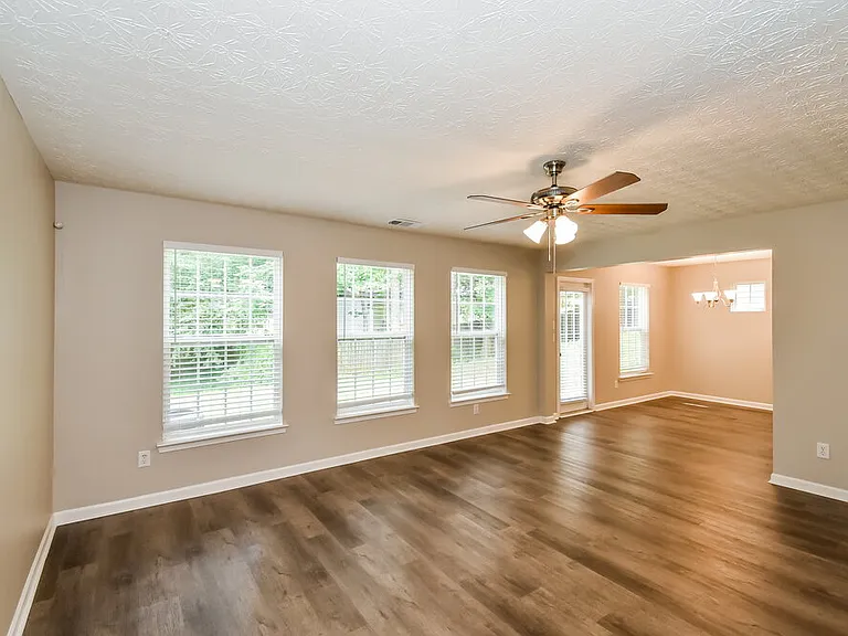 239 Topaz Dr — Photo 6
