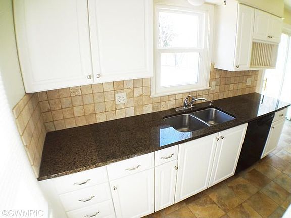 5th image of 4237 Illinois Ave SW