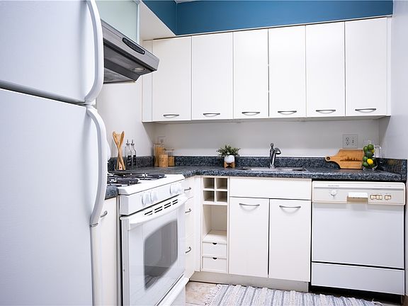 3rd image of 5 Bayard Rd APT 808