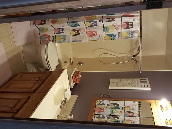 bathroom 