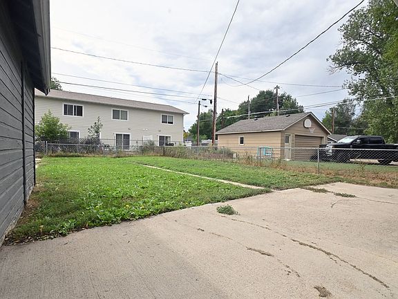 5th image of 458 Park St