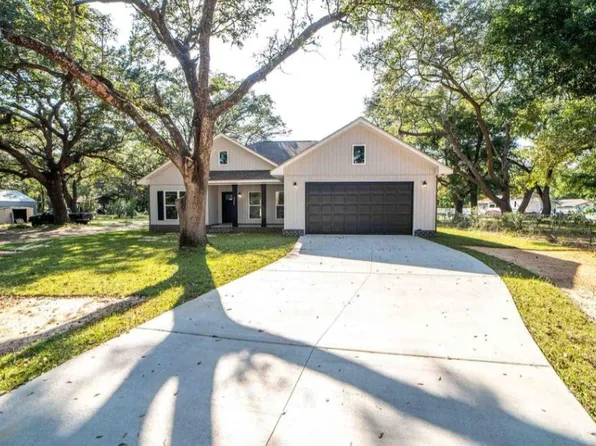 4521 Oak Forest Dr, Milton, FL 32583