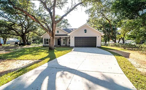 4521 Oak Forest Dr Photo 1