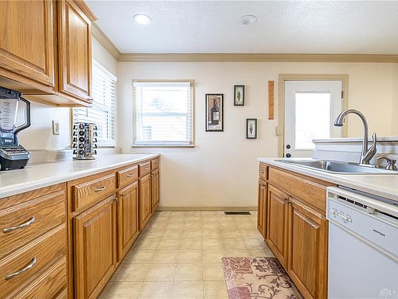 5th image of 2992 Daisy Ct
