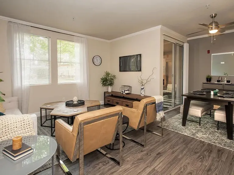 Villagio Luxury Apartments — Photo 9