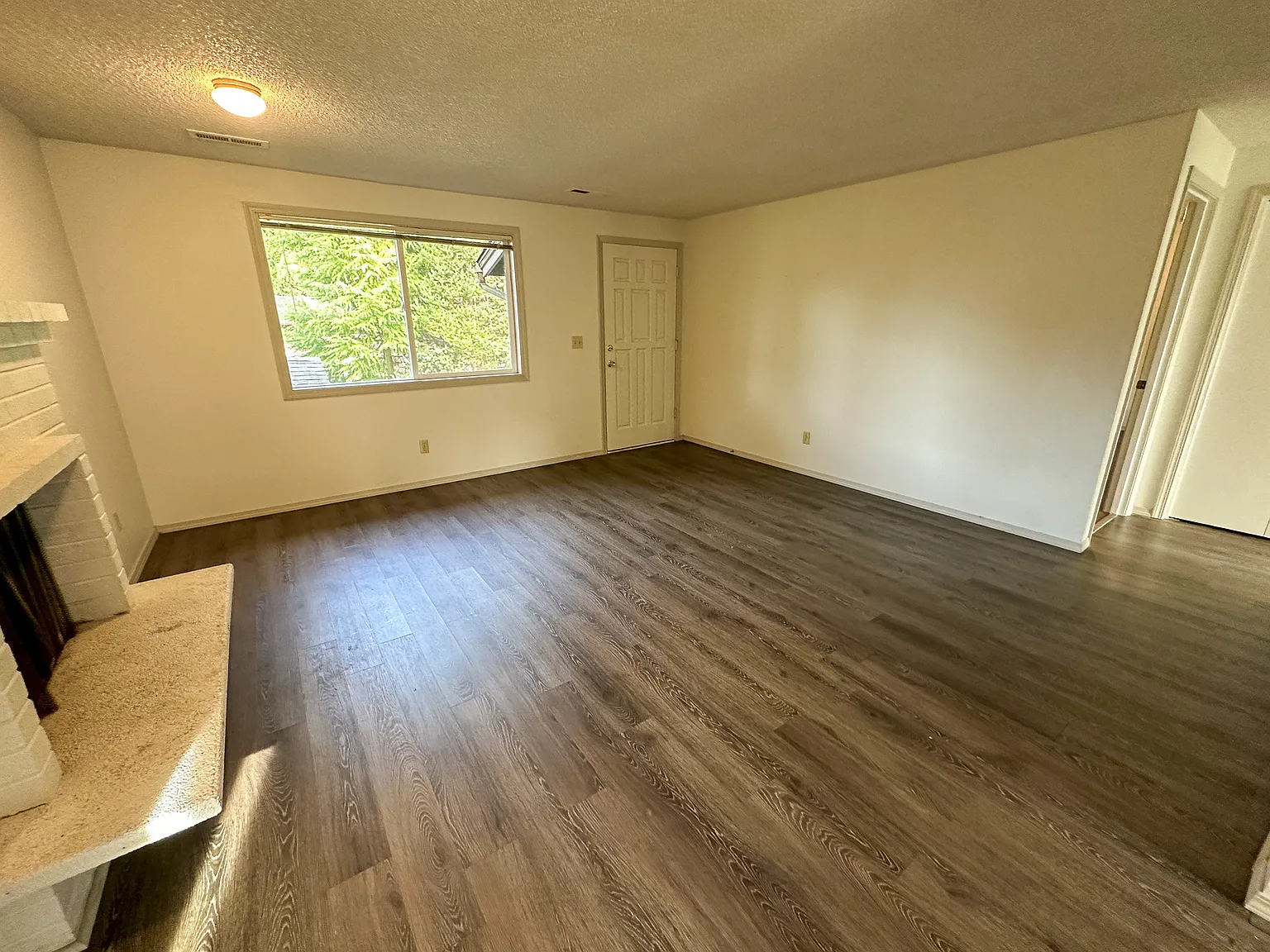 2 bed, 1050 sqft, $1,550 — Photo 3