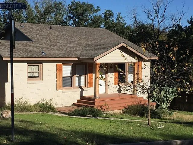 900 Prescott St — Photo 1