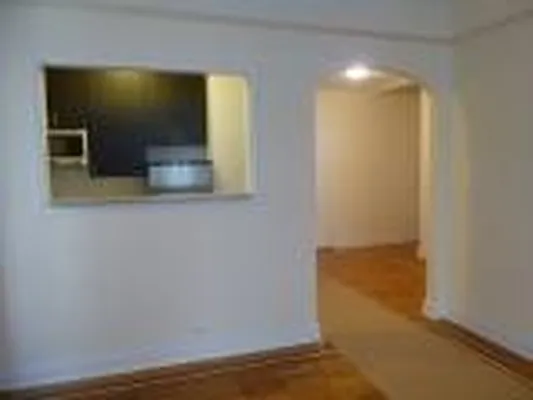 Rented by Siderow Residential Group | media 18