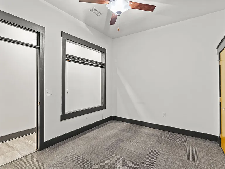 8th and Main - All Utilities Included — Photo 16