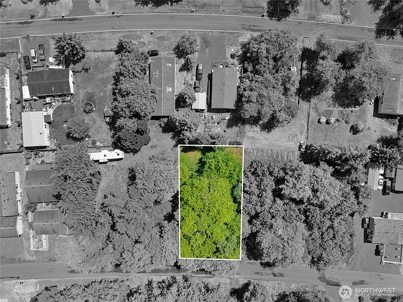 4th image of 576 Chenois Avenue NE