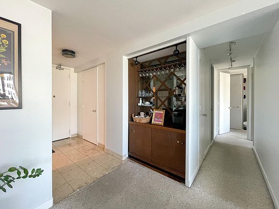 3rd image of 330 W Diversey Pkwy APT 1006