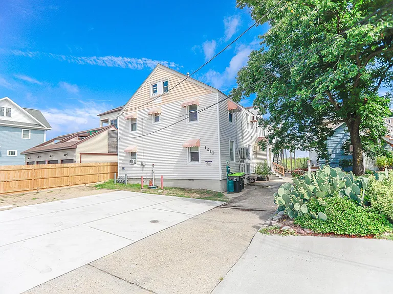 1210 W Ocean View Ave #3 — Photo 24