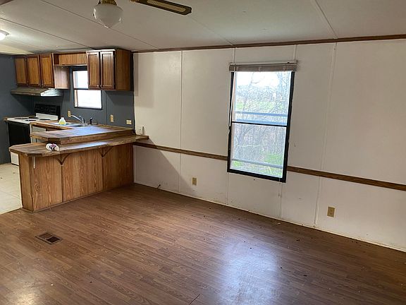 3rd image of 1305 Little Mountain Rd