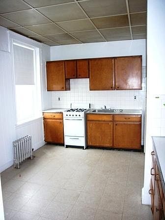 2nd image of 64 Chiswick Rd #13