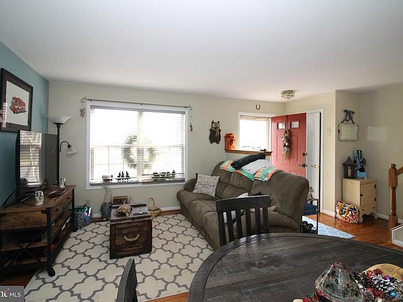 4th image of 92 Dorset Ln