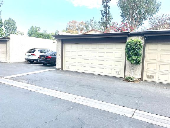 Private detached 2 car garage