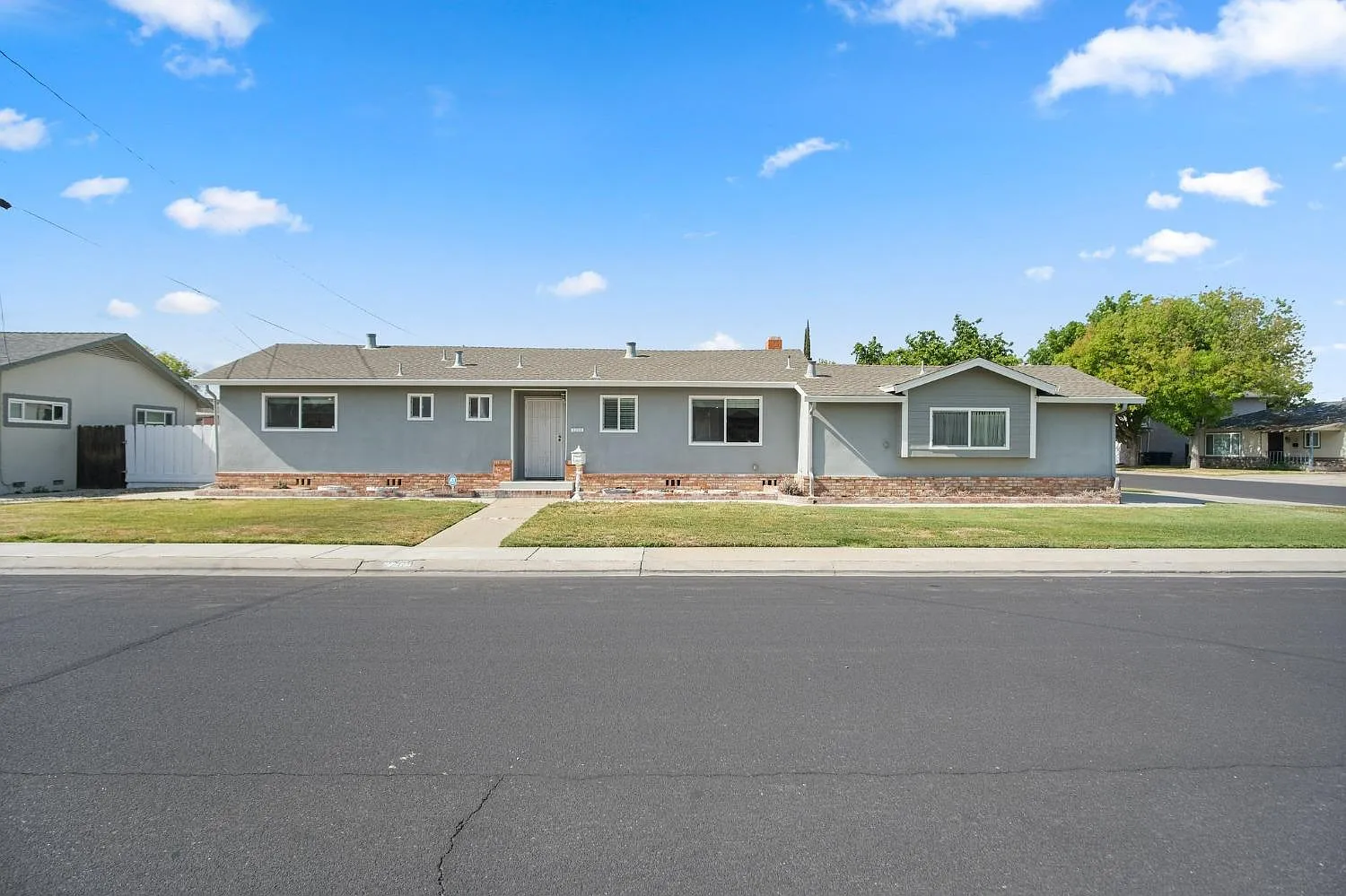 2209 Thomas Ave photo 1