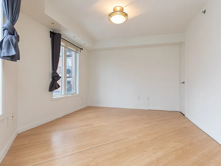 16 Laidlaw St #1704-80 — Photo 9