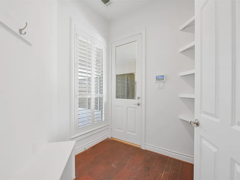3724 Wroxton Rd — Photo 17
