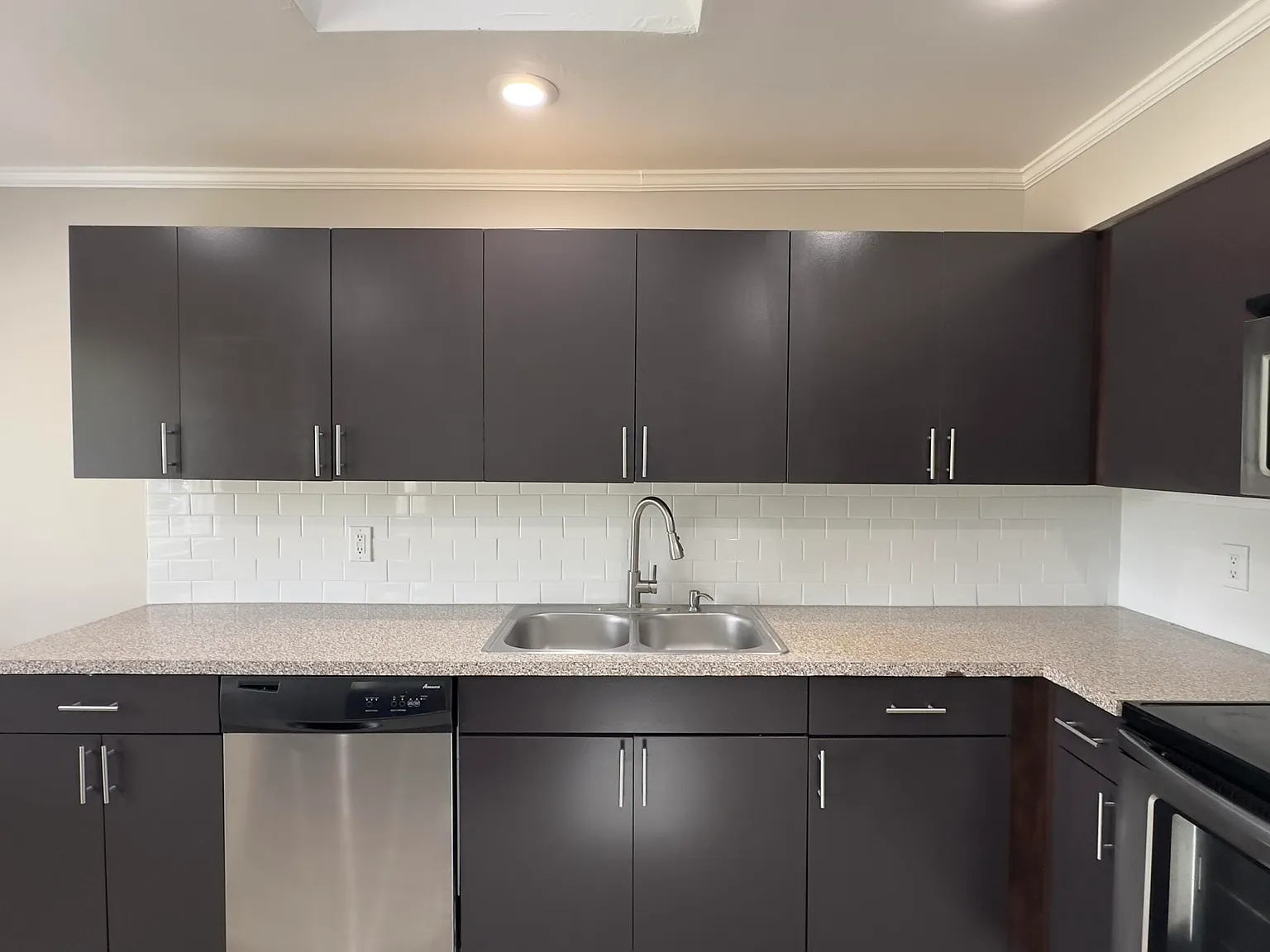3 bed, 2.0 bath, 1432 sqft, $2,450 — Photo 3