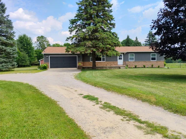 3166 N Oak Rd, Davison, MI 48423