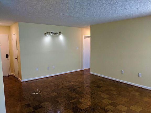 5th image of 2059 Huntington Ave APT 1111
