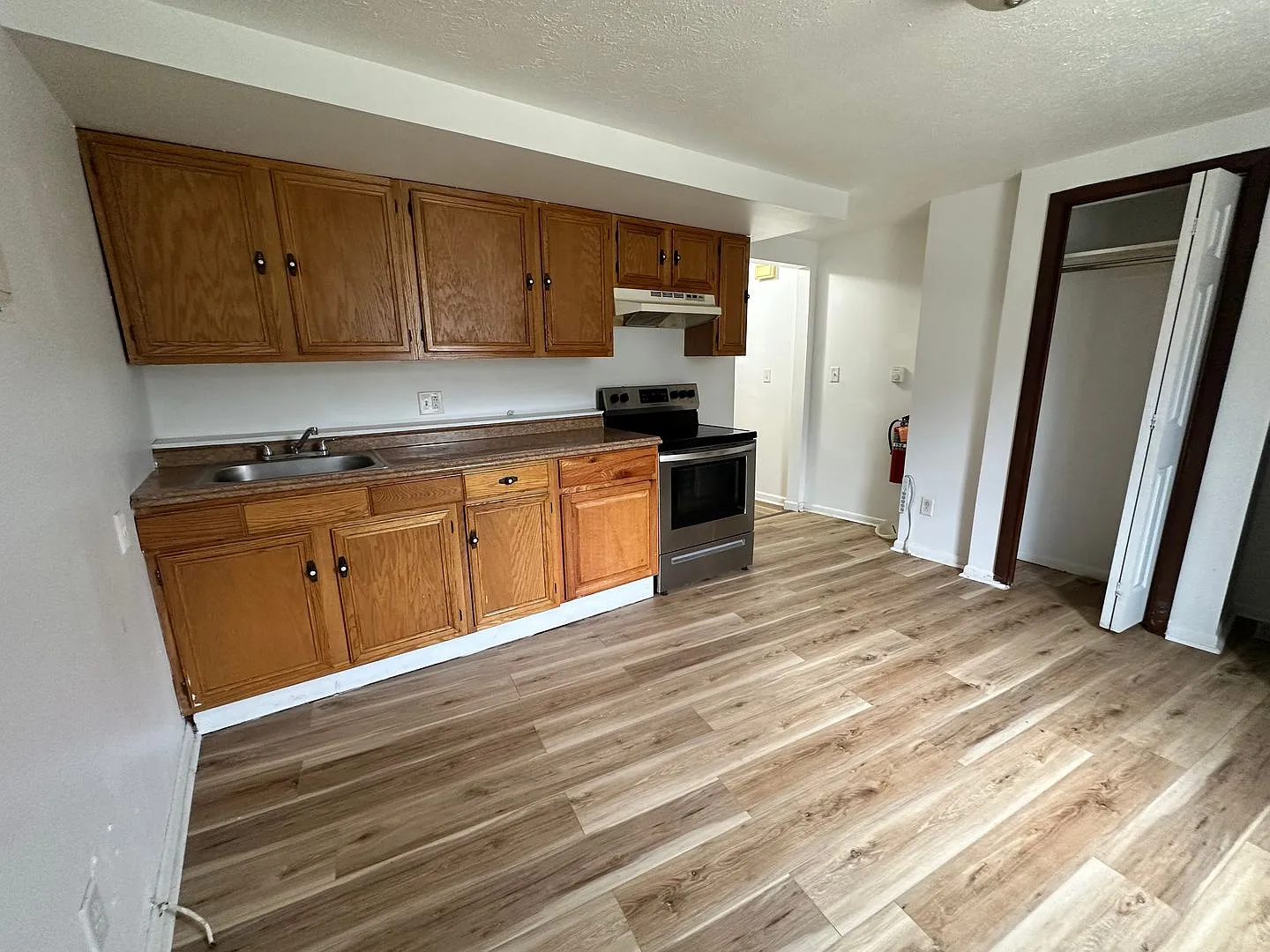 1025 Lynn Ave — Photo 2