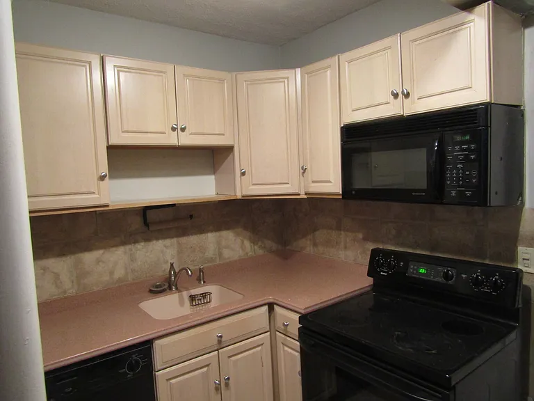 65 Strathmore Rd #7 — Photo 3