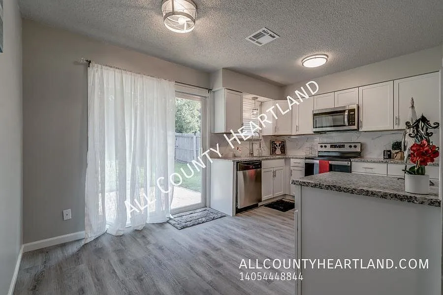 Beautiful 3-Bedroom Home with Modern Updates & Convenient Moore Location! — Photo 4